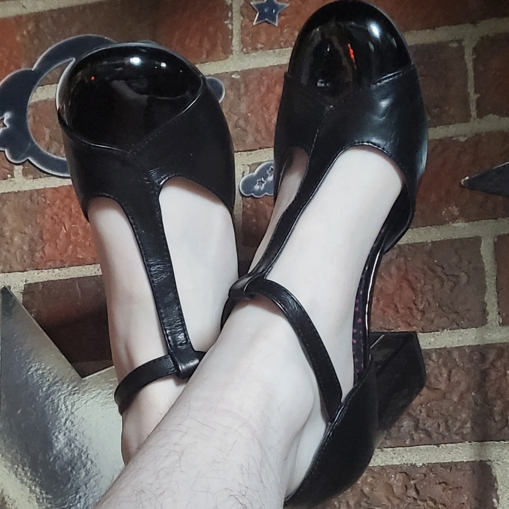 BLACK HEELS
